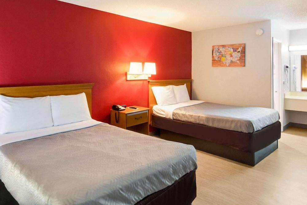 Econo Lodge photo 9