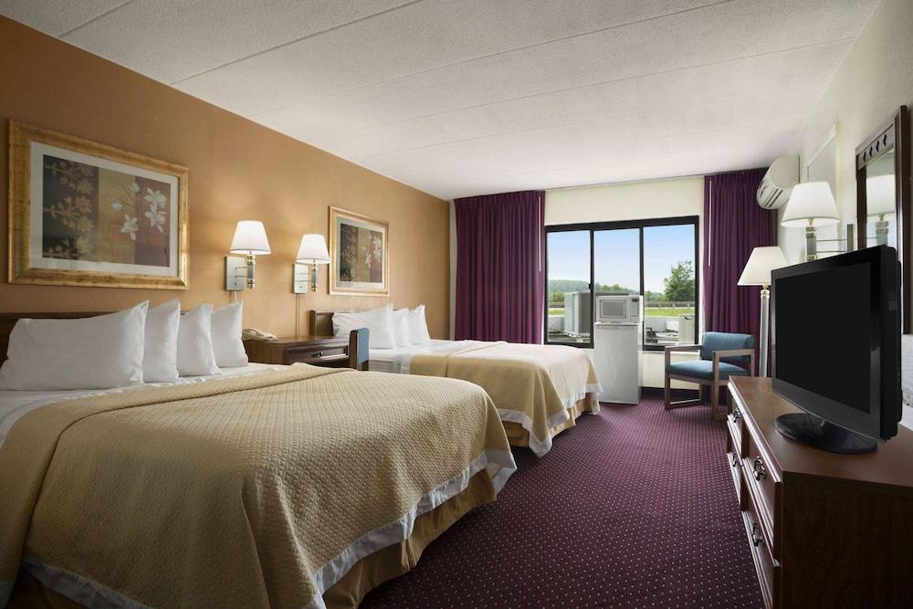 Ramada by Wyndham Pittsburgh/New Stanton photo 4