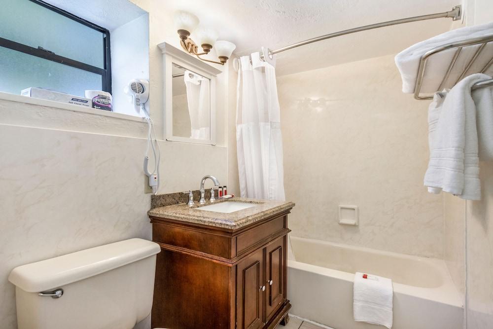 Ocean Reef Hotel photo 28
