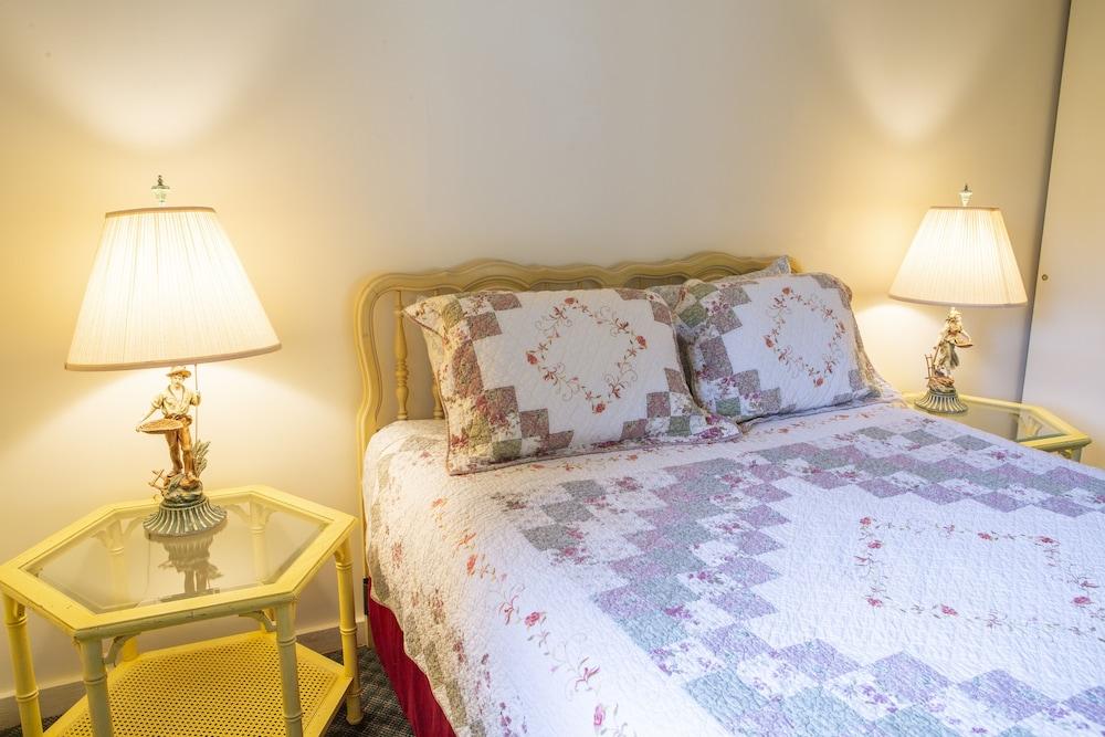 The Chimney Rock Inn & Cottages photo 11