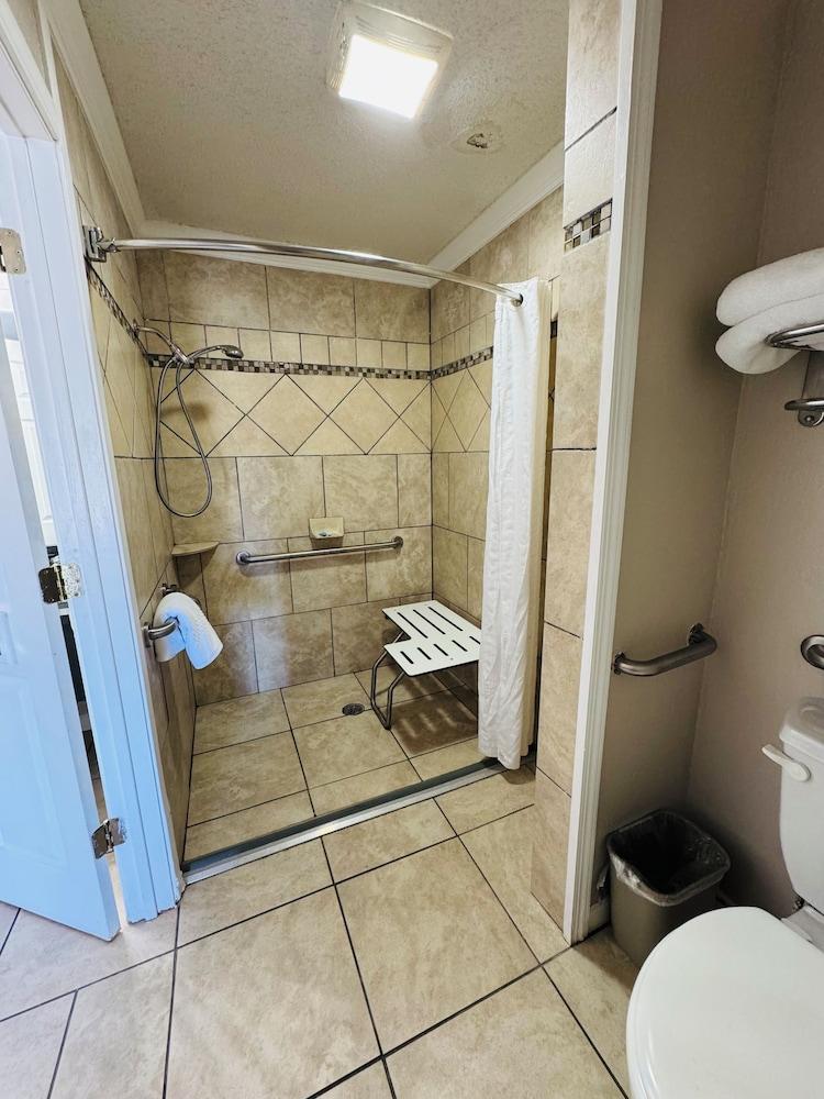 Oak Grove Inn photo 10