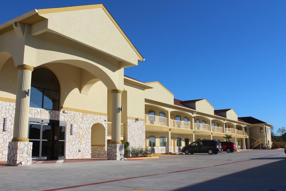 Express Inn & Suites - Bush Airport photo 1