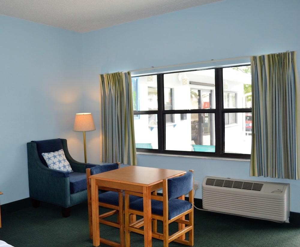 Dockside Inn & Resort photo 9