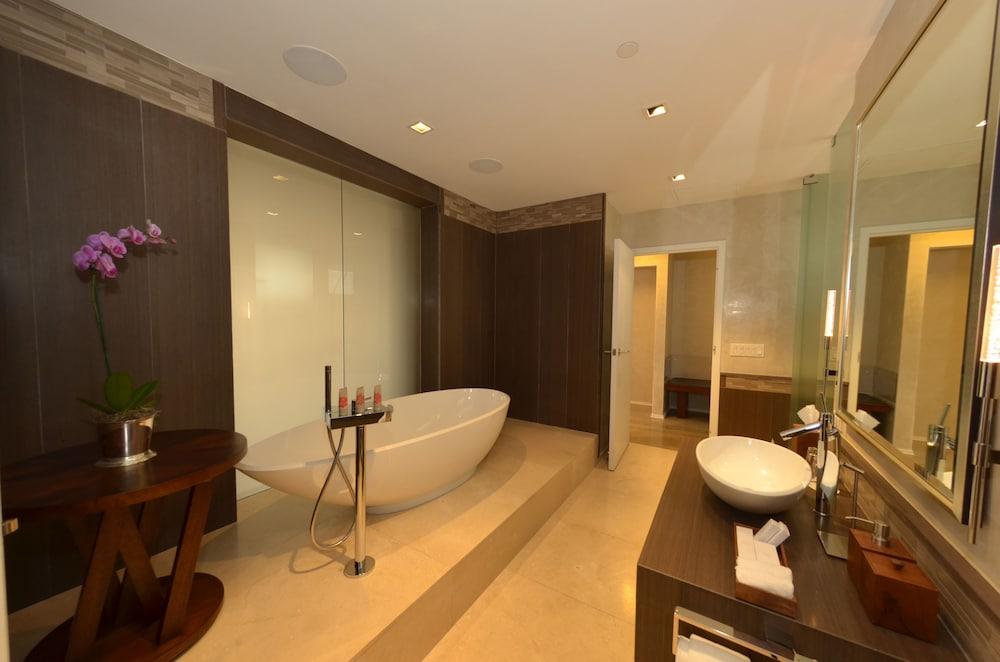 Royal Blues Hotel photo 15