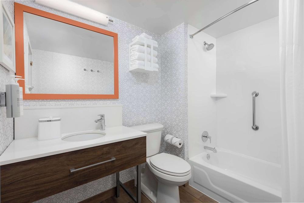 Hampton Inn Louisville-Airport photo 10