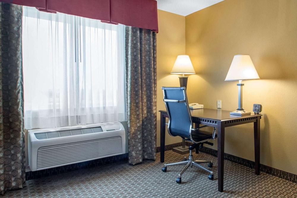 Comfort Suites Wisconsin Dells Area photo 33