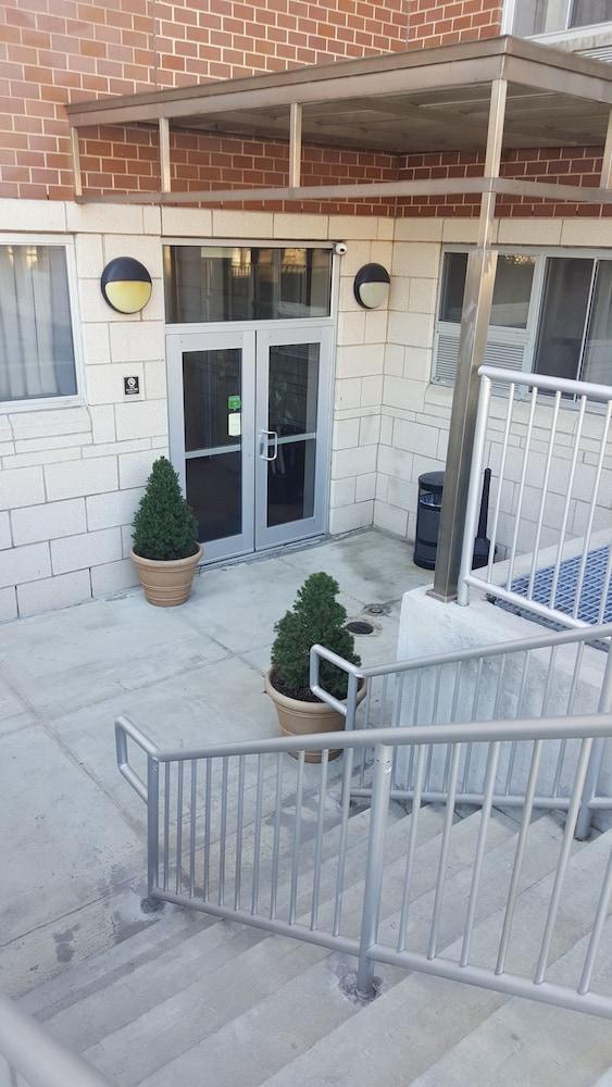 Cresthaven Inn JFK photo 22