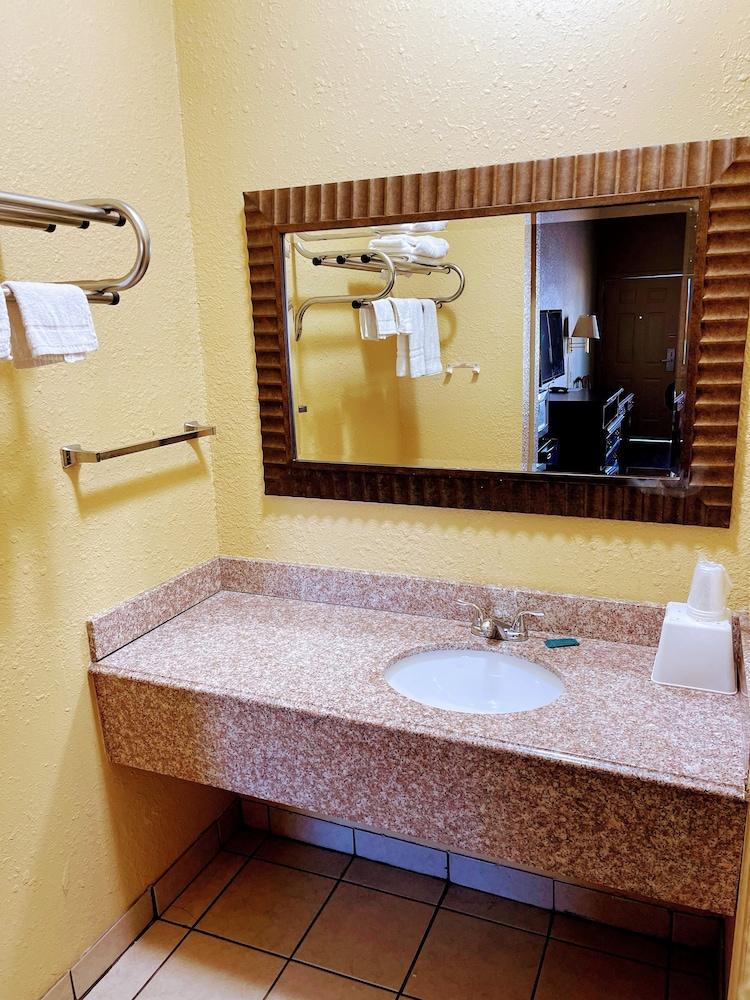 Fairview Suites photo 8