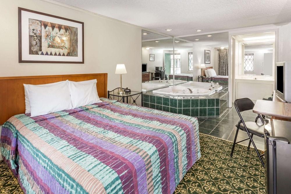 Knights Inn Racine photo 16