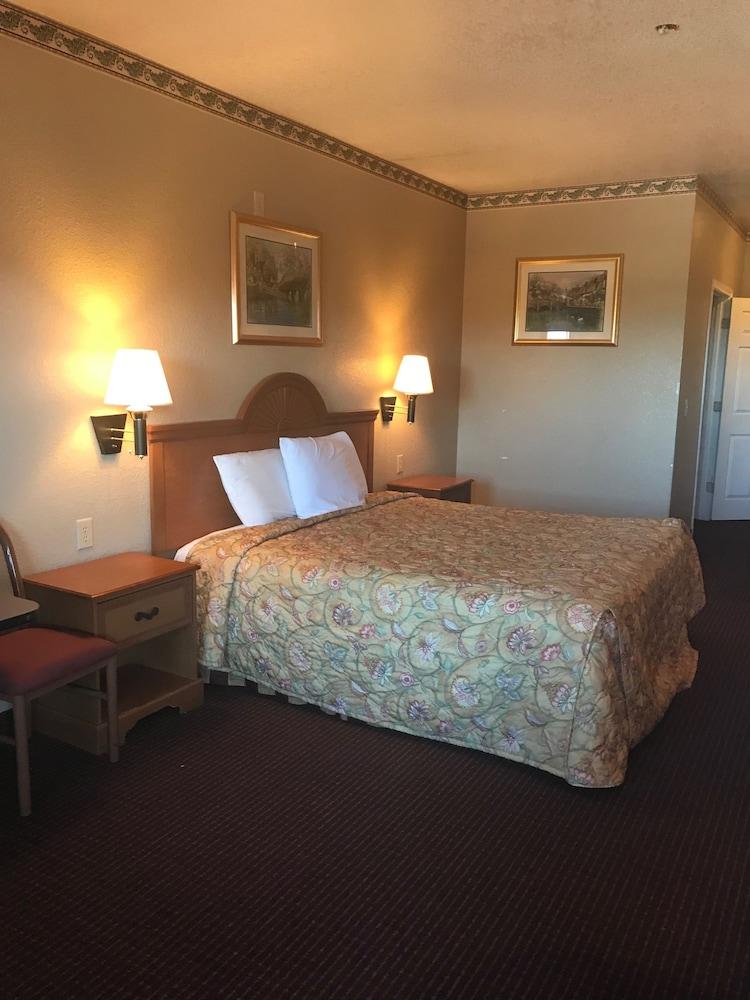 Day N Night Inn photo 10