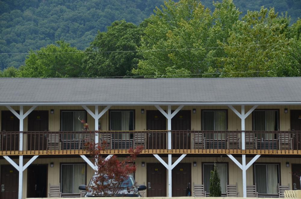 Travelowe's Motel photo 39