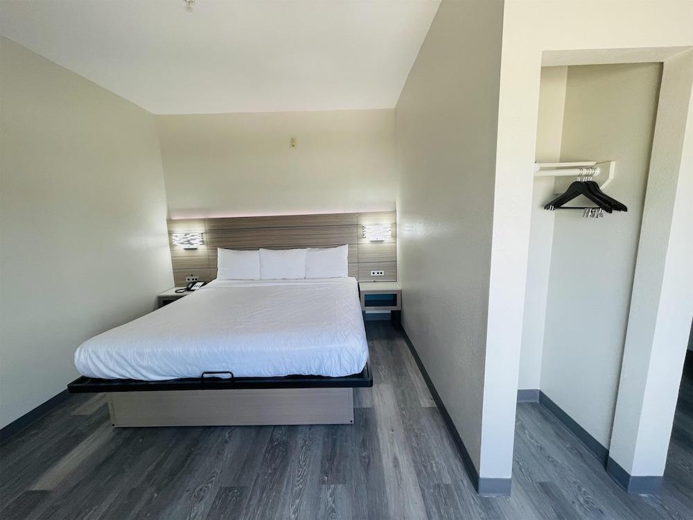 Sonesta Essential Hotel Houston-I-45 Spring photo 21