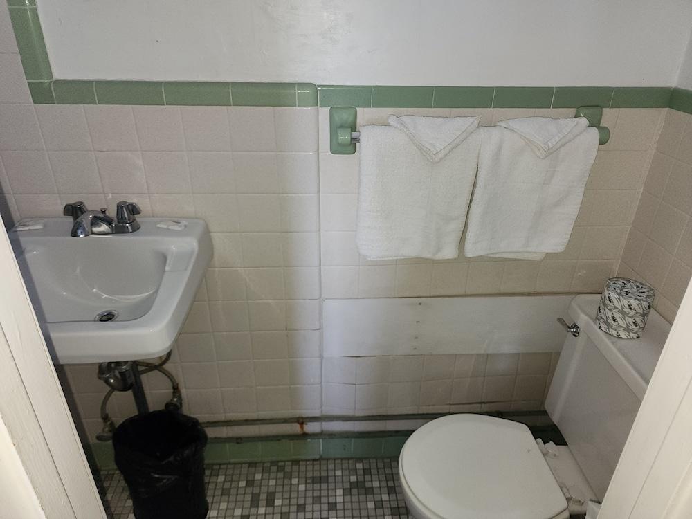 Riviera Motel Erie photo 20