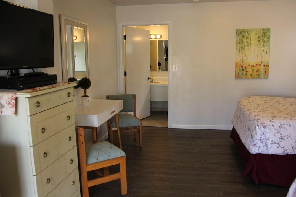Mariner's Cove Inn photo 10