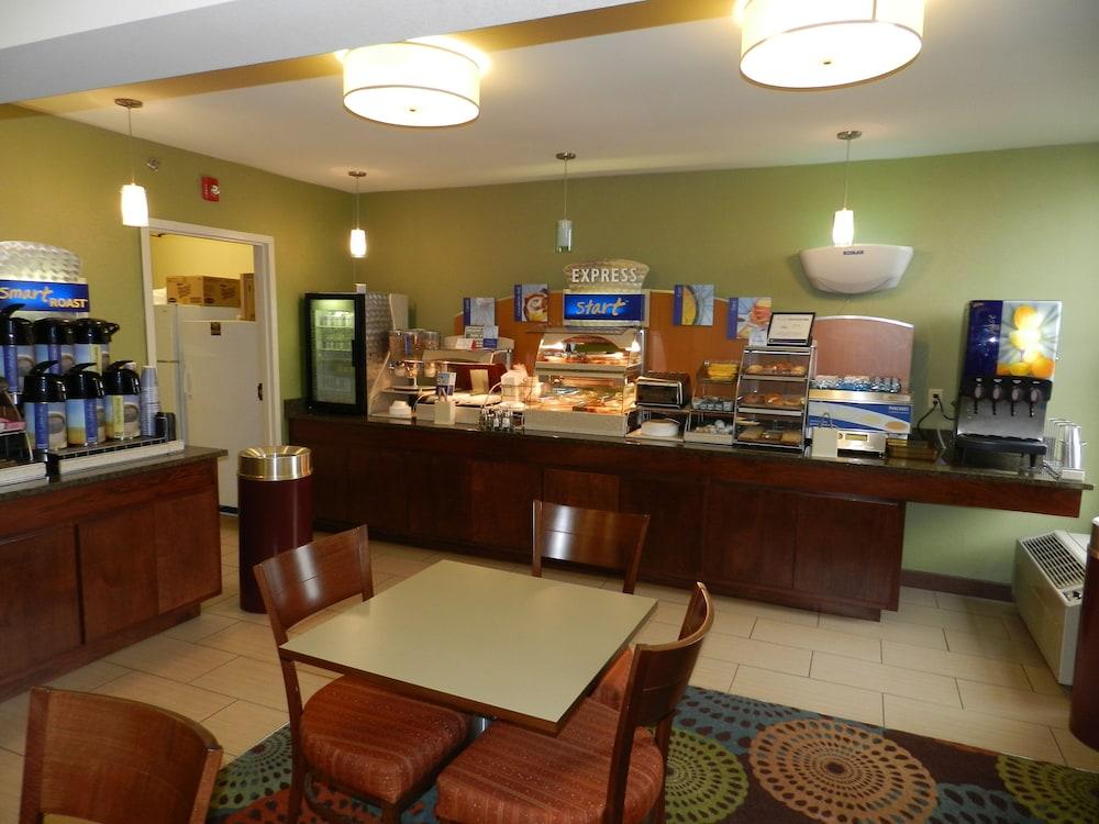 Holiday Inn Express Anderson by IHG photo 28