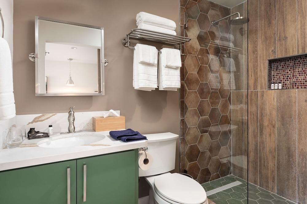 California Inn photo 38