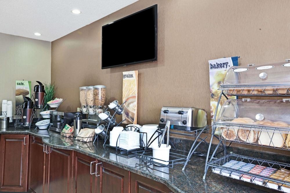 Microtel Inn & Suites by Wyndham Charleston WV photo 23