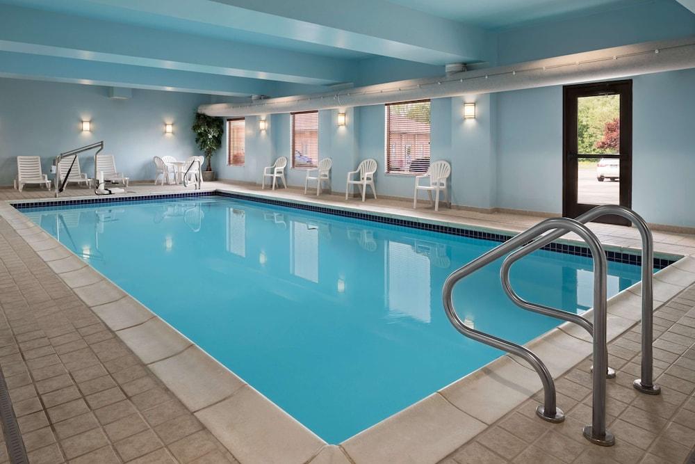 Hampton Inn Belle Vernon photo 8