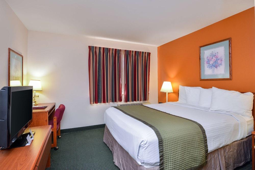 Travelodge Suites by Wyndham Newberg photo 24