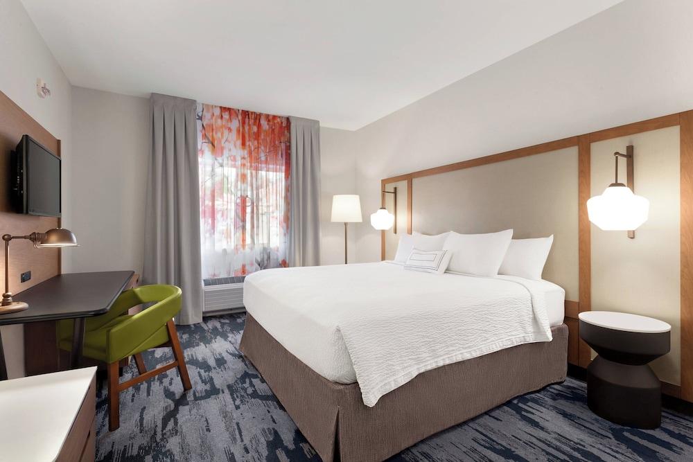 Fairfield Inn by Marriott Visalia Sequoia photo 12