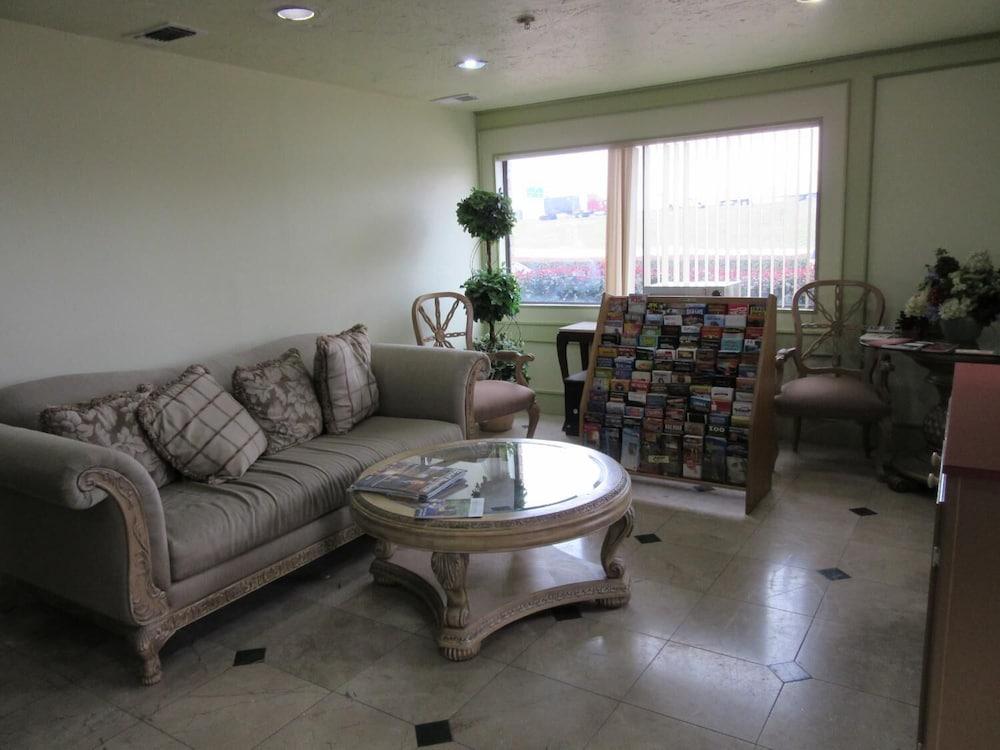 Royal Inn photo 11