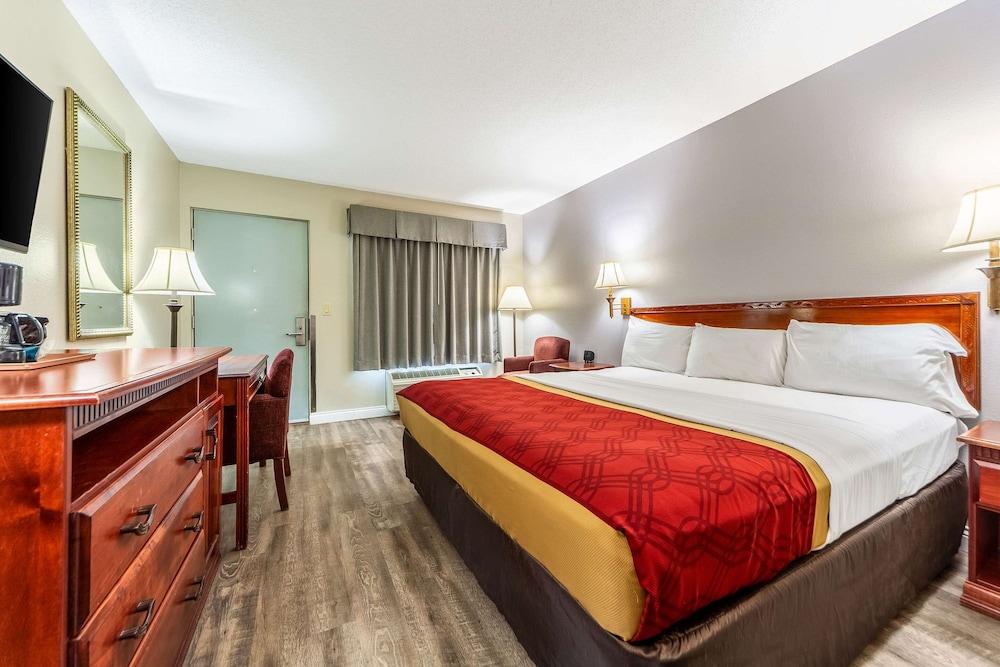 Econo Lodge Lincoln photo 41