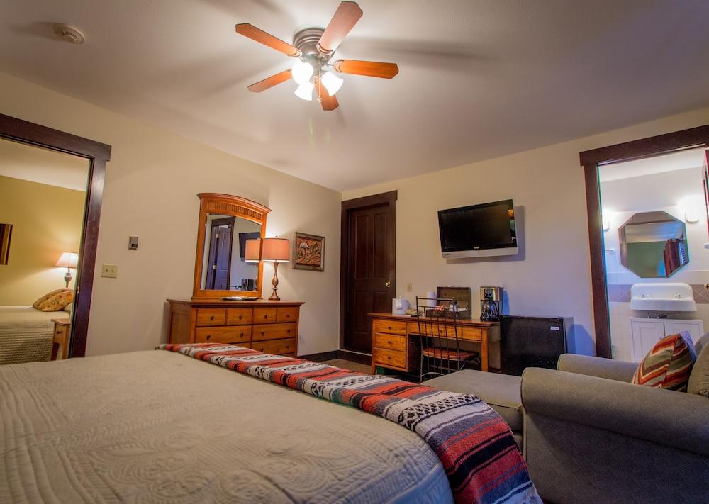 Marys Lake Lodge Mountain Resort and Condos photo 16