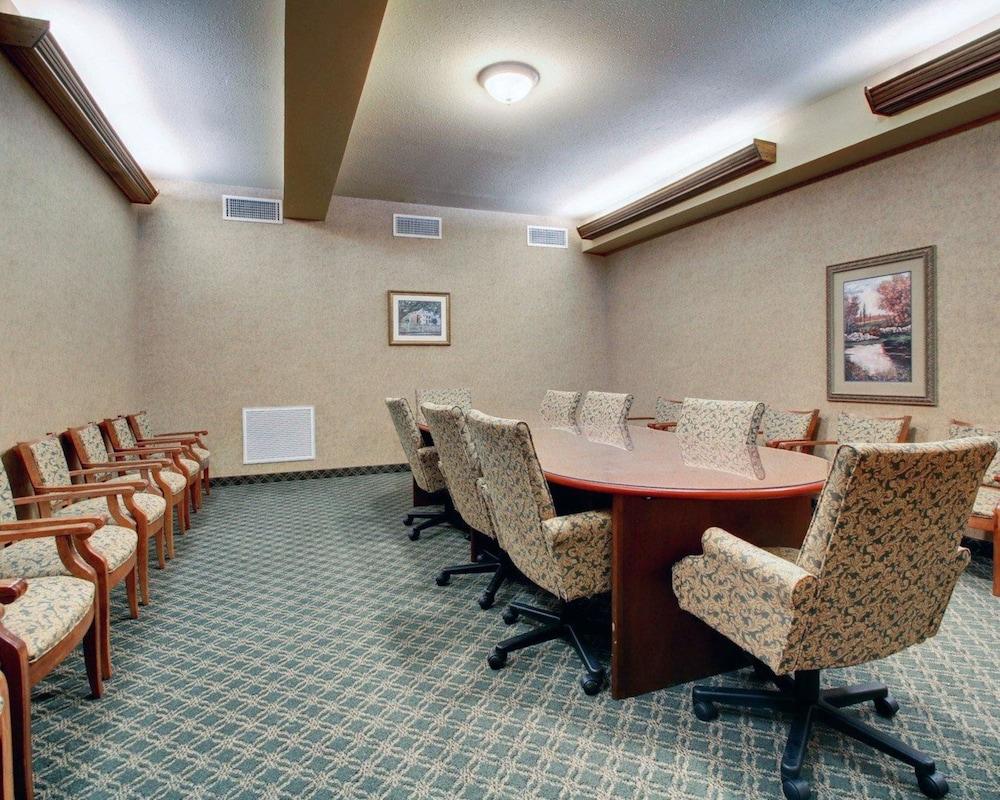 Clarion Suites Vidalia Riverfront photo 29