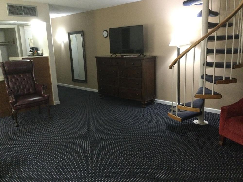 Quality Inn & Suites photo 18