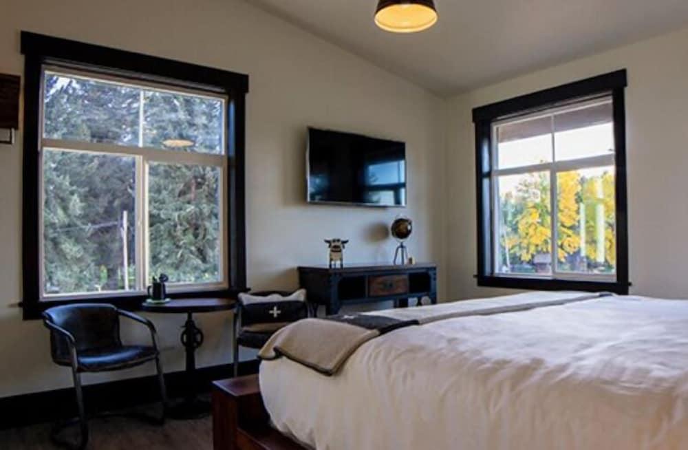 Compass Rose Lodge photo 4