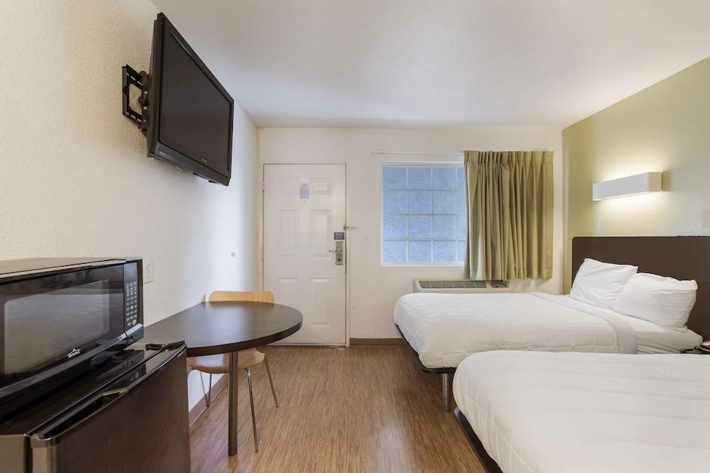 Americas Best Value Inn Bowling Green photo 13