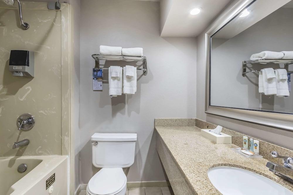 Quality Inn & Suites Stuttgart North photo 30