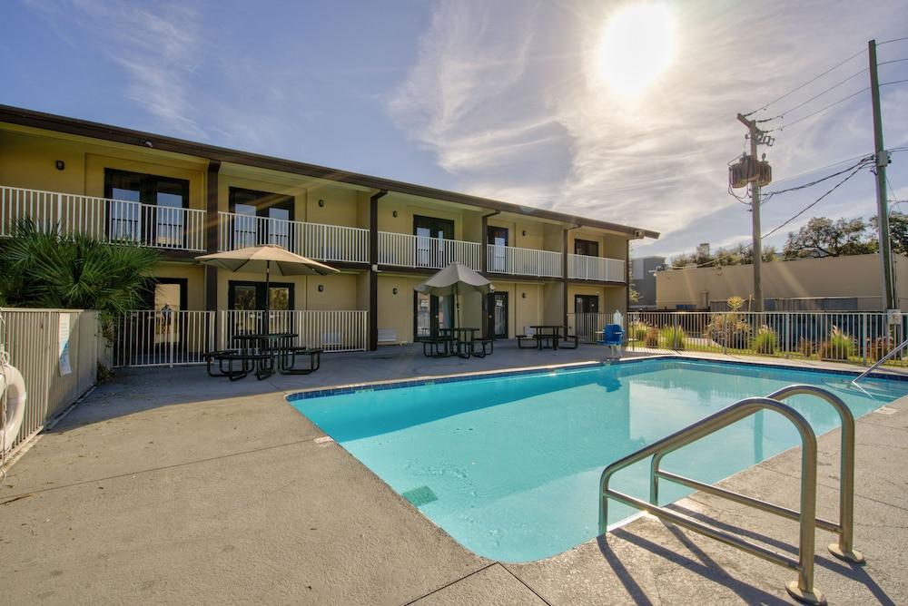 Clearwater Hotel photo 78