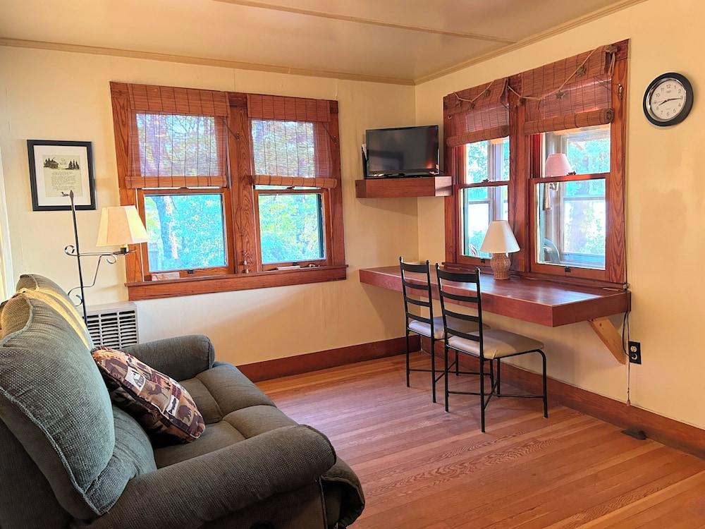 Paddler's Rest Lakeside Cabins and Hotel photo 4
