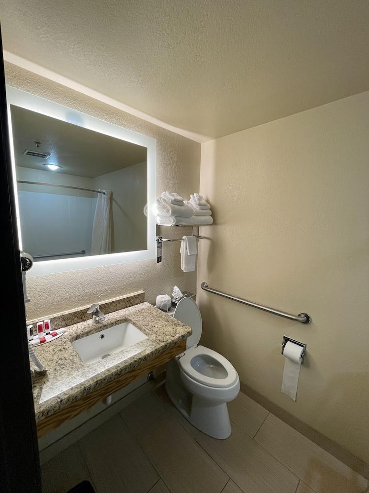Super 8 by Wyndham Macon photo 18