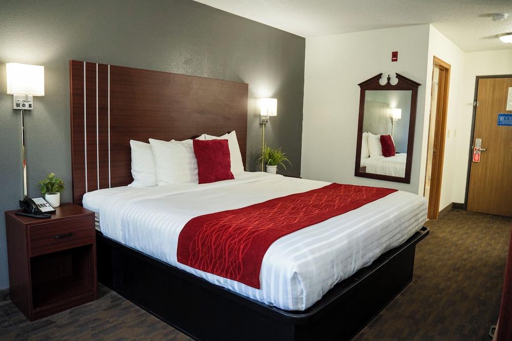 Victorian Inn & Suites photo 14