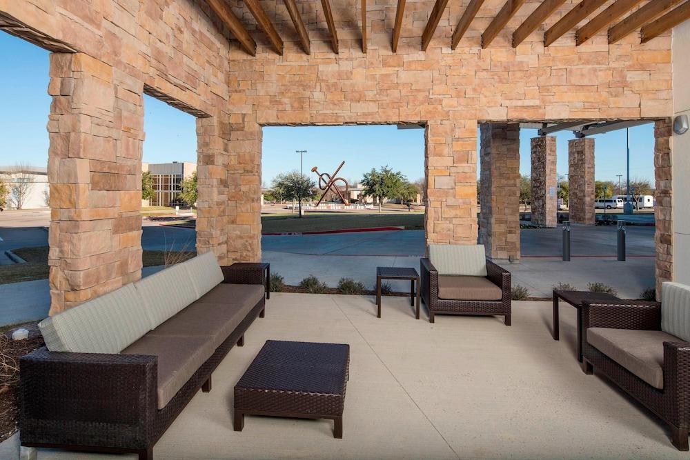Courtyard by Marriott Dallas Midlothian-Midlothian Conf Ctr photo 40