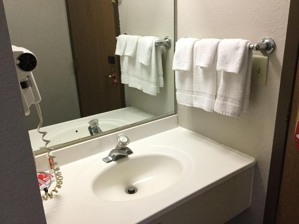 Econo Lodge Lincoln photo 61