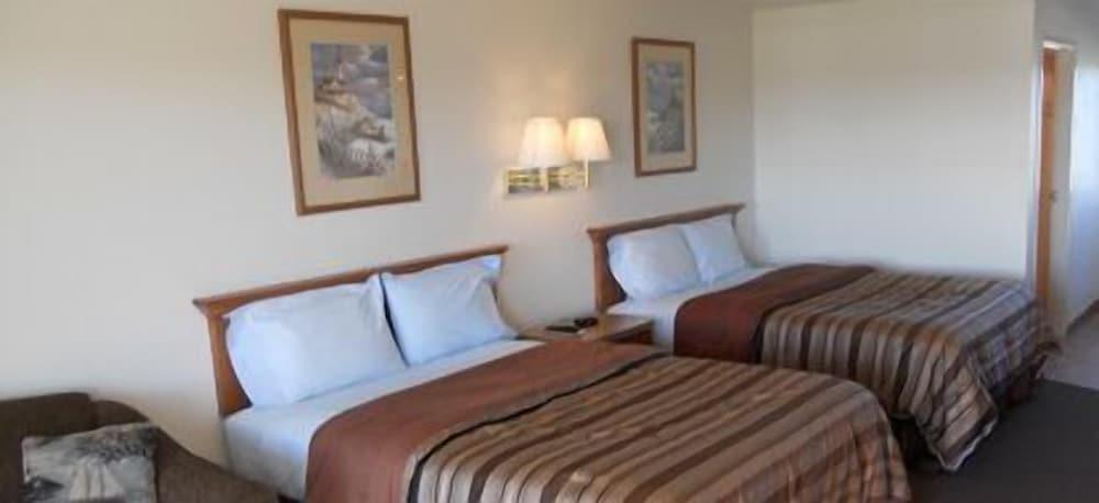 Coho Motel and Suites photo 9
