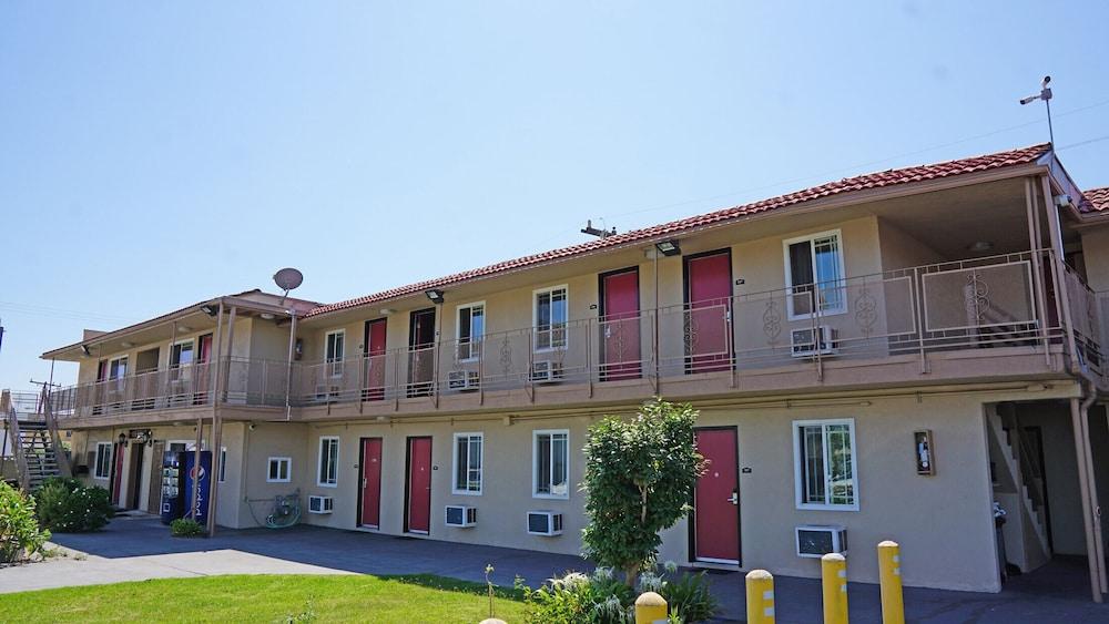 Budget Inn photo 36