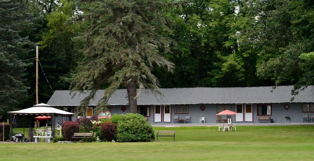 Chamber Lane Motel photo 7