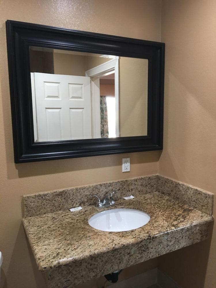 Budget Inn photo 24