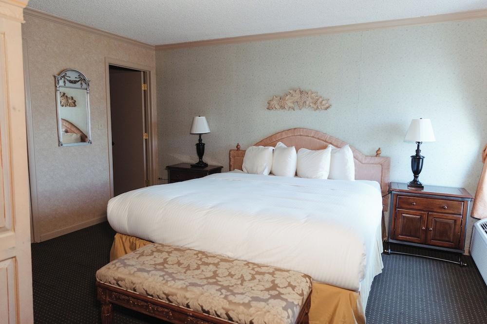The Boulder Broker photo 24
