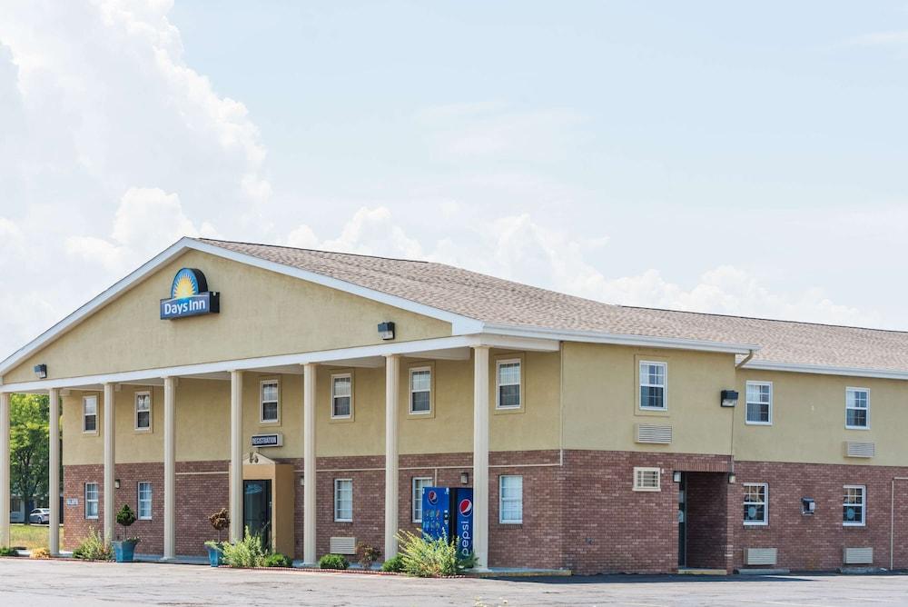 Days Inn by Wyndham Amherst photo 14