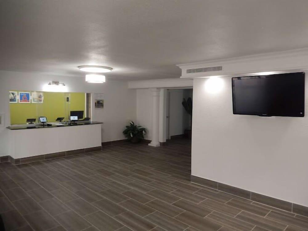 Stay Inn & Suites photo 2