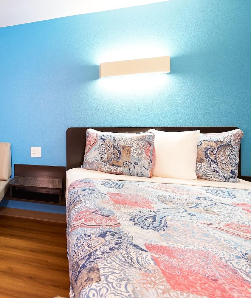 Emblaze Hotel photo 15