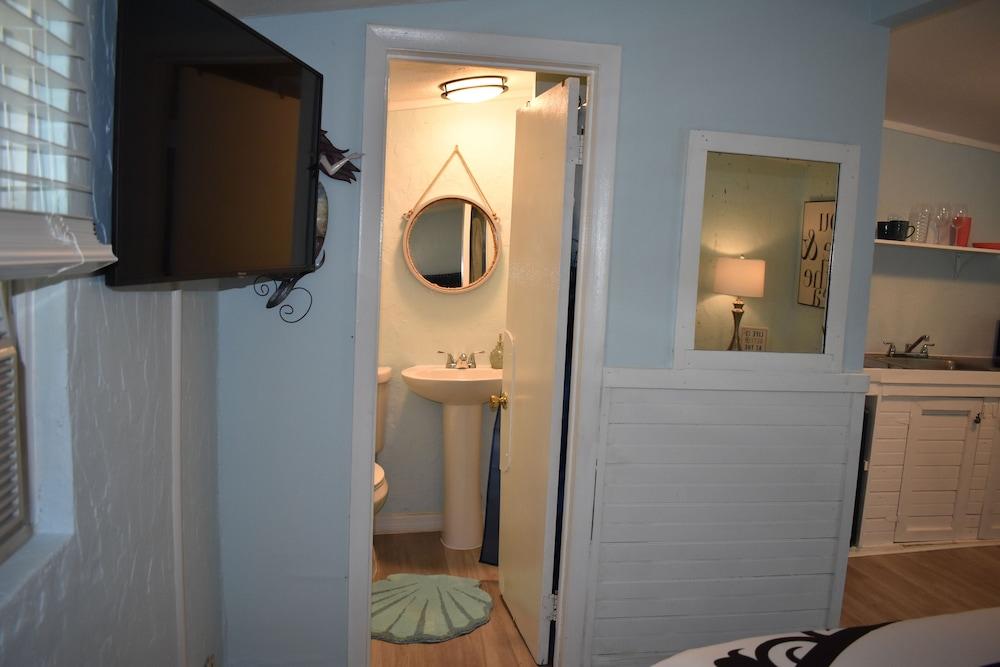 Neptune's Grotto Waterfront Retreat photo 23