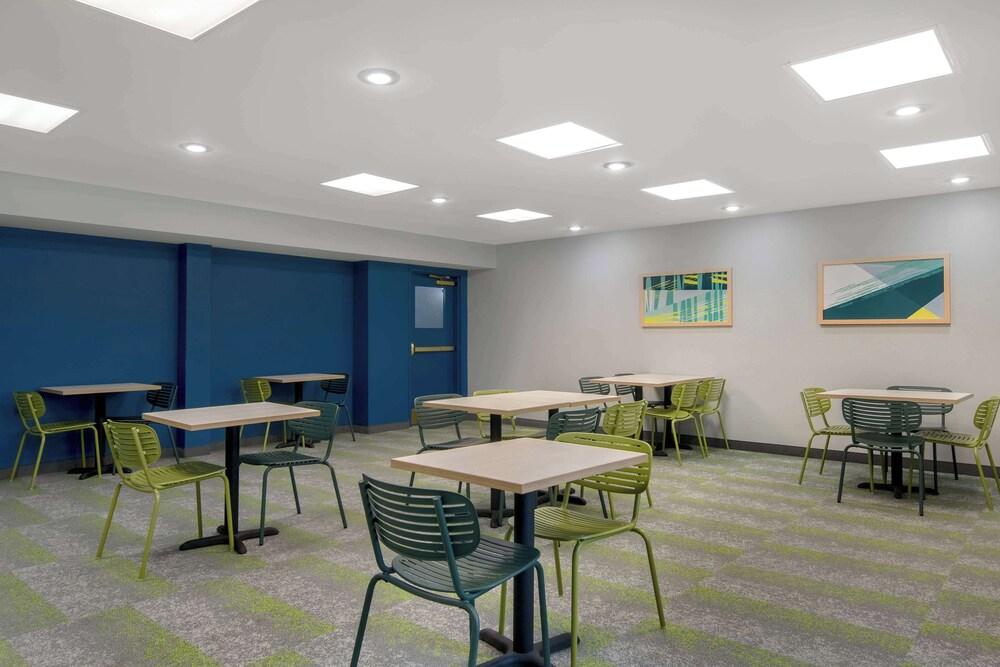 Spark by Hilton Montgomery EastChase photo 32