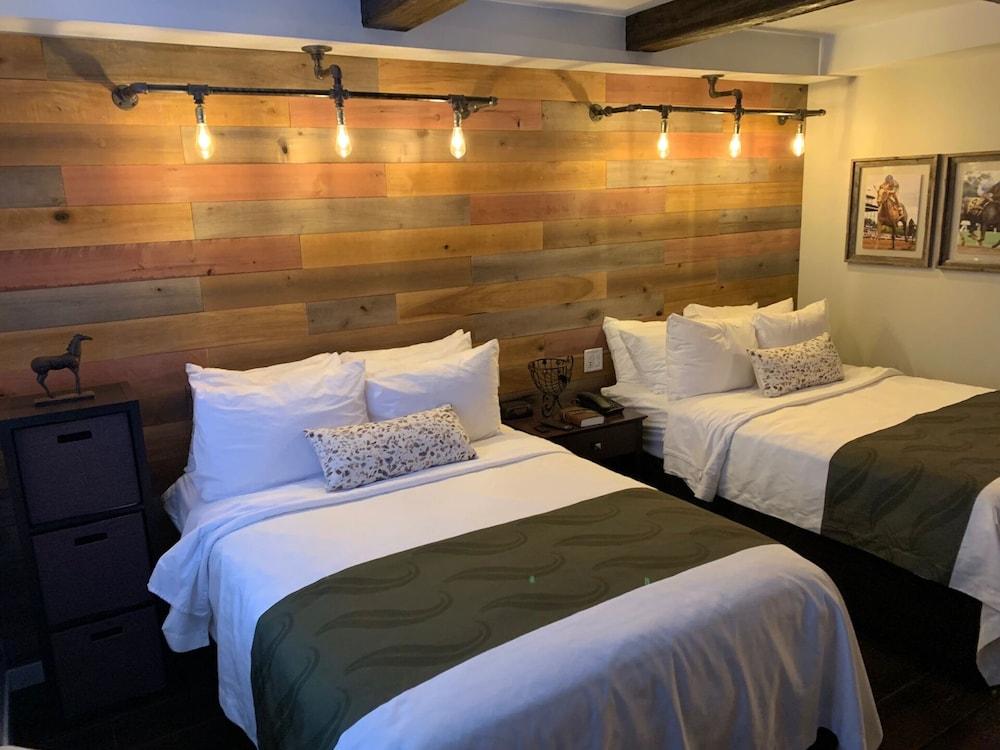Cedar Stables Inn and Suites photo 1