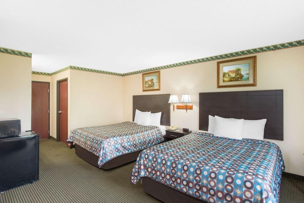 Days Inn by Wyndham Sullivan photo 8